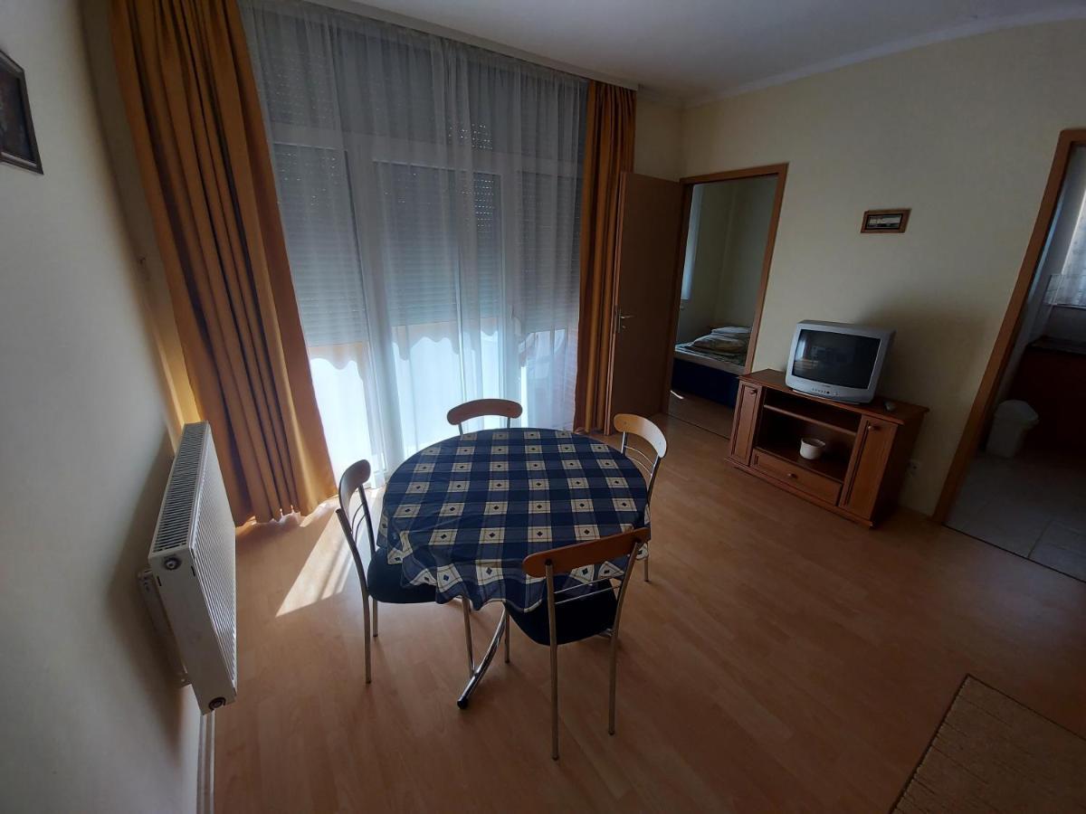 ヘーヴィーズRomai Therme Apartmanアパートメント エクステリア 写真